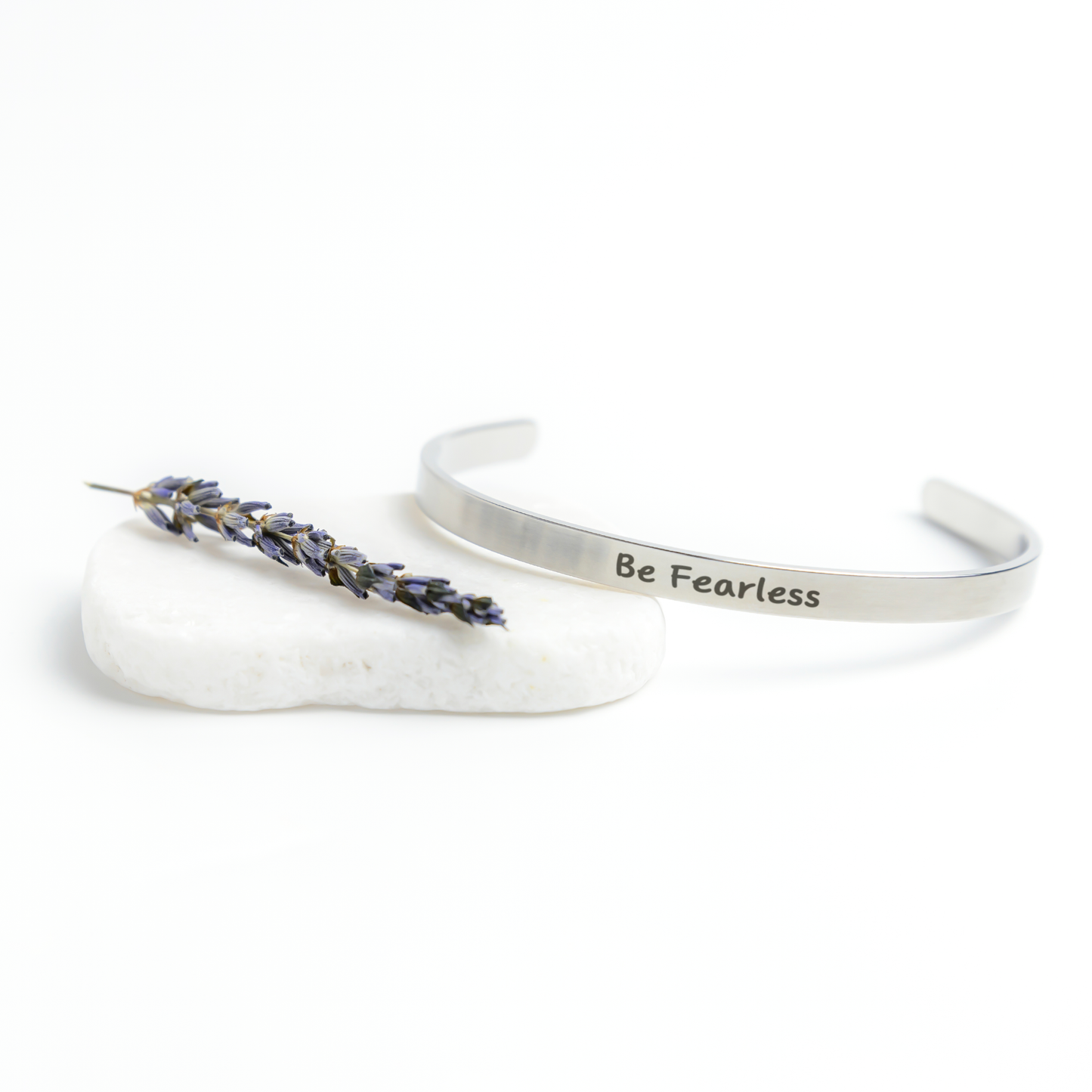 Be_Fearless_Silver_Lifestyle_03_Mockup.png